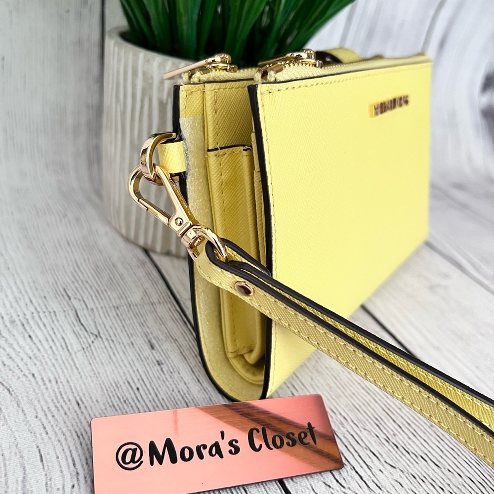 Michael Kors Wallet - Picture 4 of 9